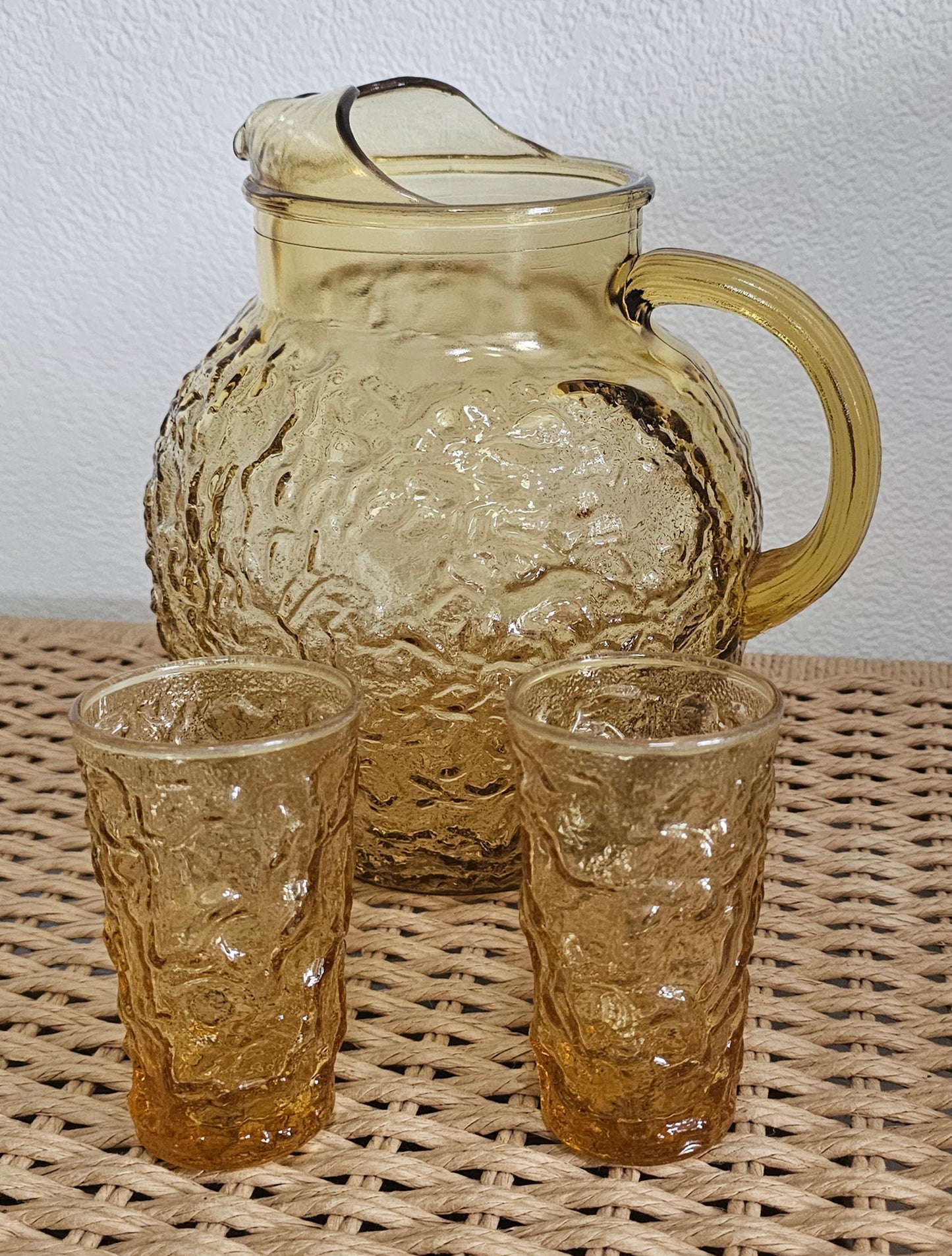 MC Anchor Hocking Ball Pitcher + 2 Juice Glasses