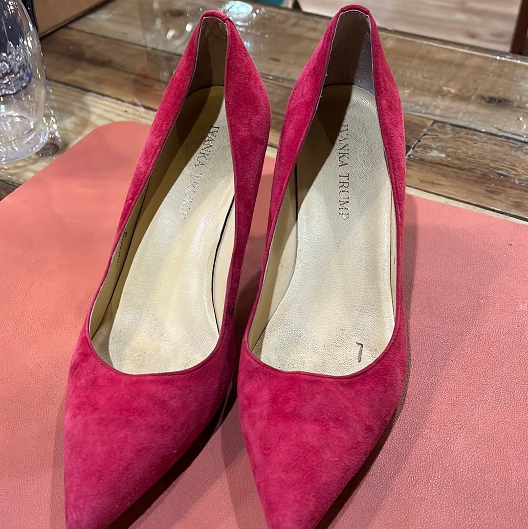 Ivanka Trump Pink Pointed Pumps