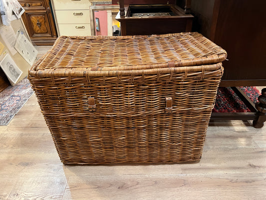 Vtg Wicker Basket