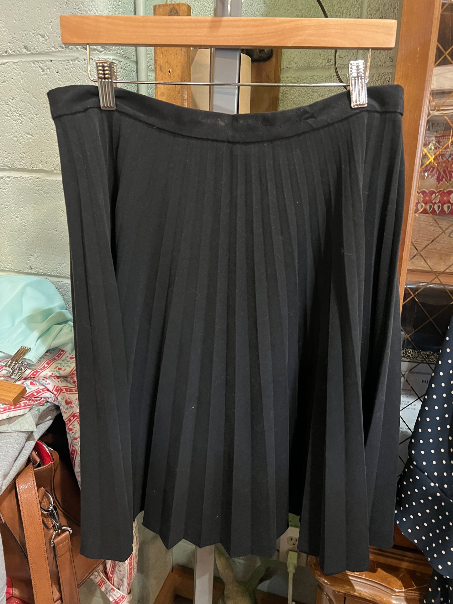 Vtg Black Pleated Knee Length Skirt