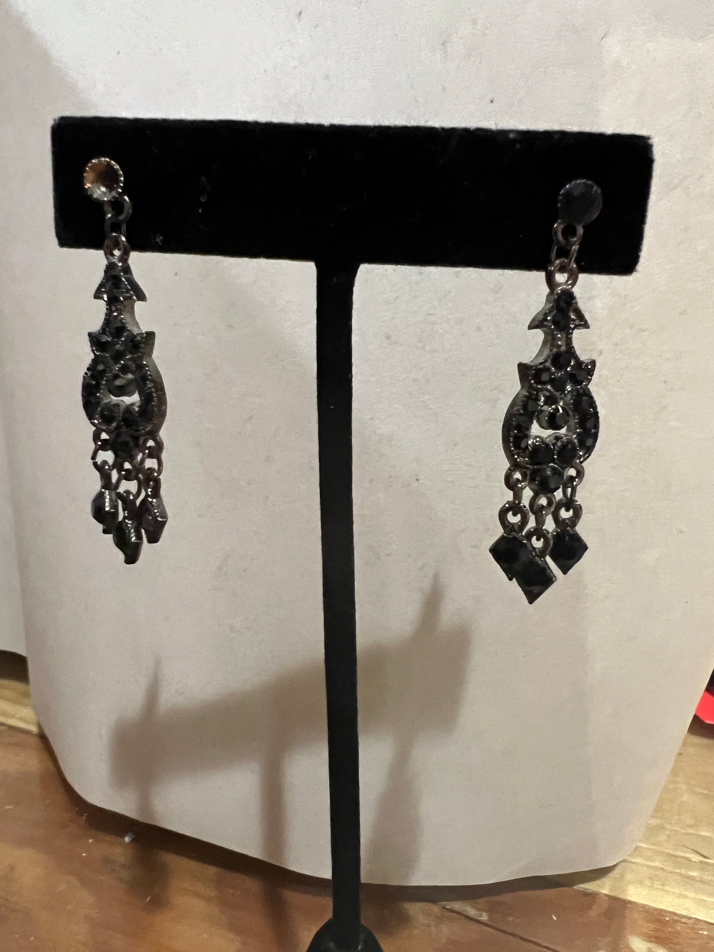 Vtg Black chandelier earrings