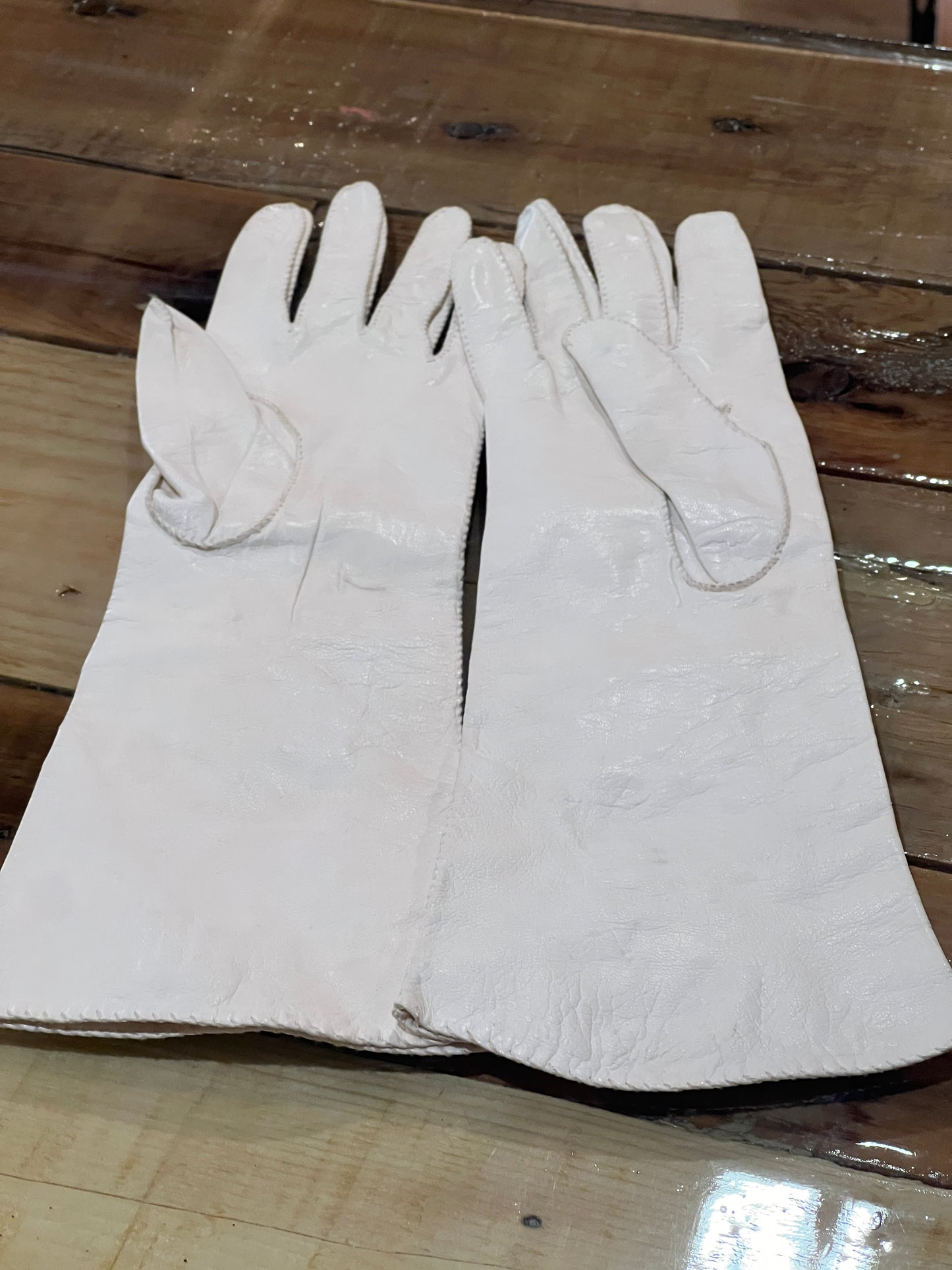 Vtg White Woman’s Leather Gloves