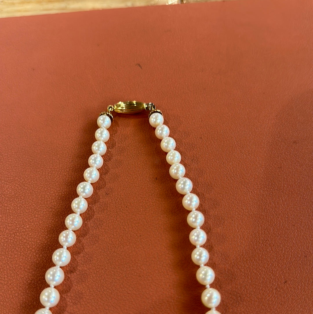 VTG Authentic Pearl necklace w/18k clasp