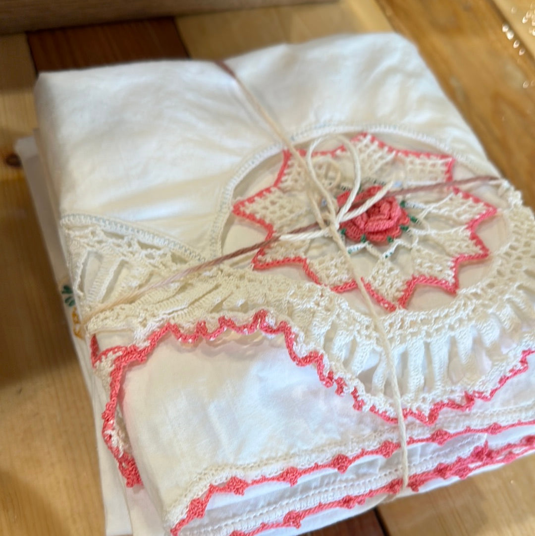 Vintage Set of 2 Embroidered Standard Pillowcases