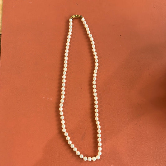 VTG Authentic Pearl necklace w/18k clasp