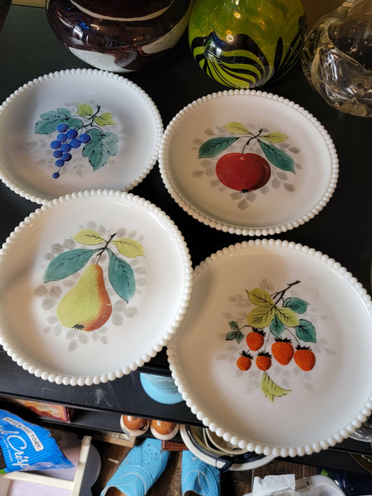 Vintage Westmoreland milk glass fruit plates set of 4