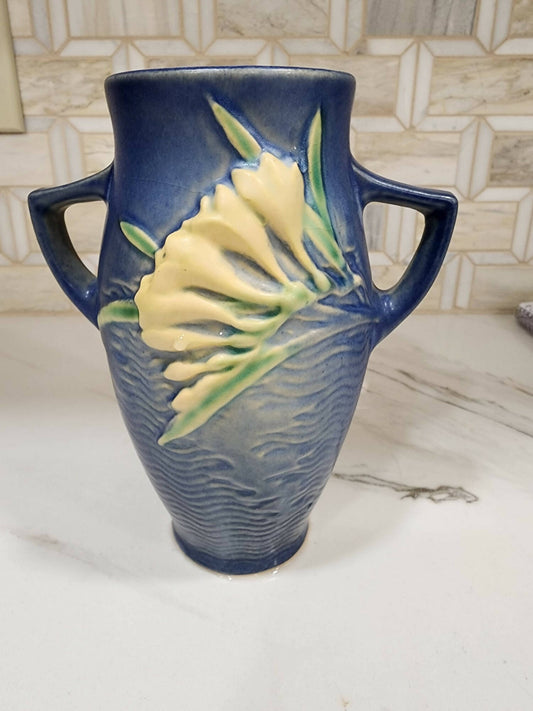 1945 Roseville Pottery Freesia blue 7" vase
