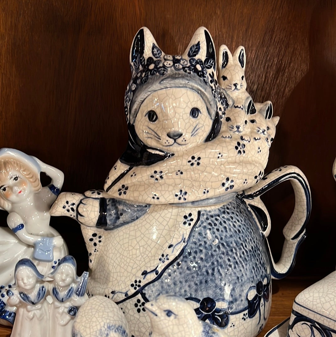 Dedham Pottery Rabbit Teapot