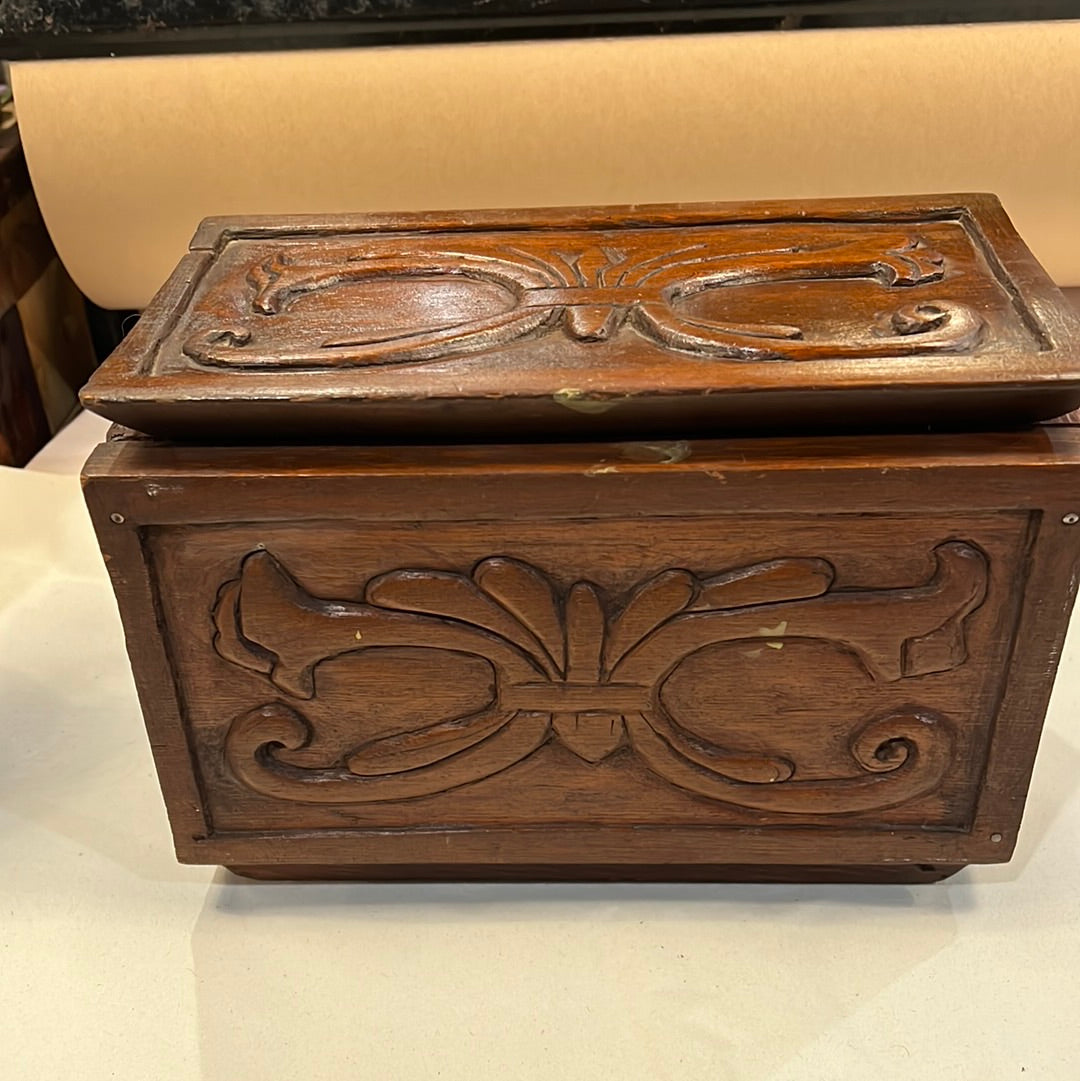 Vtg carved Wooden Box with lions head handles