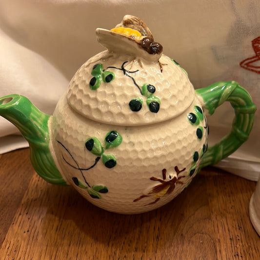 Vtg Bee on Beehive Teapot