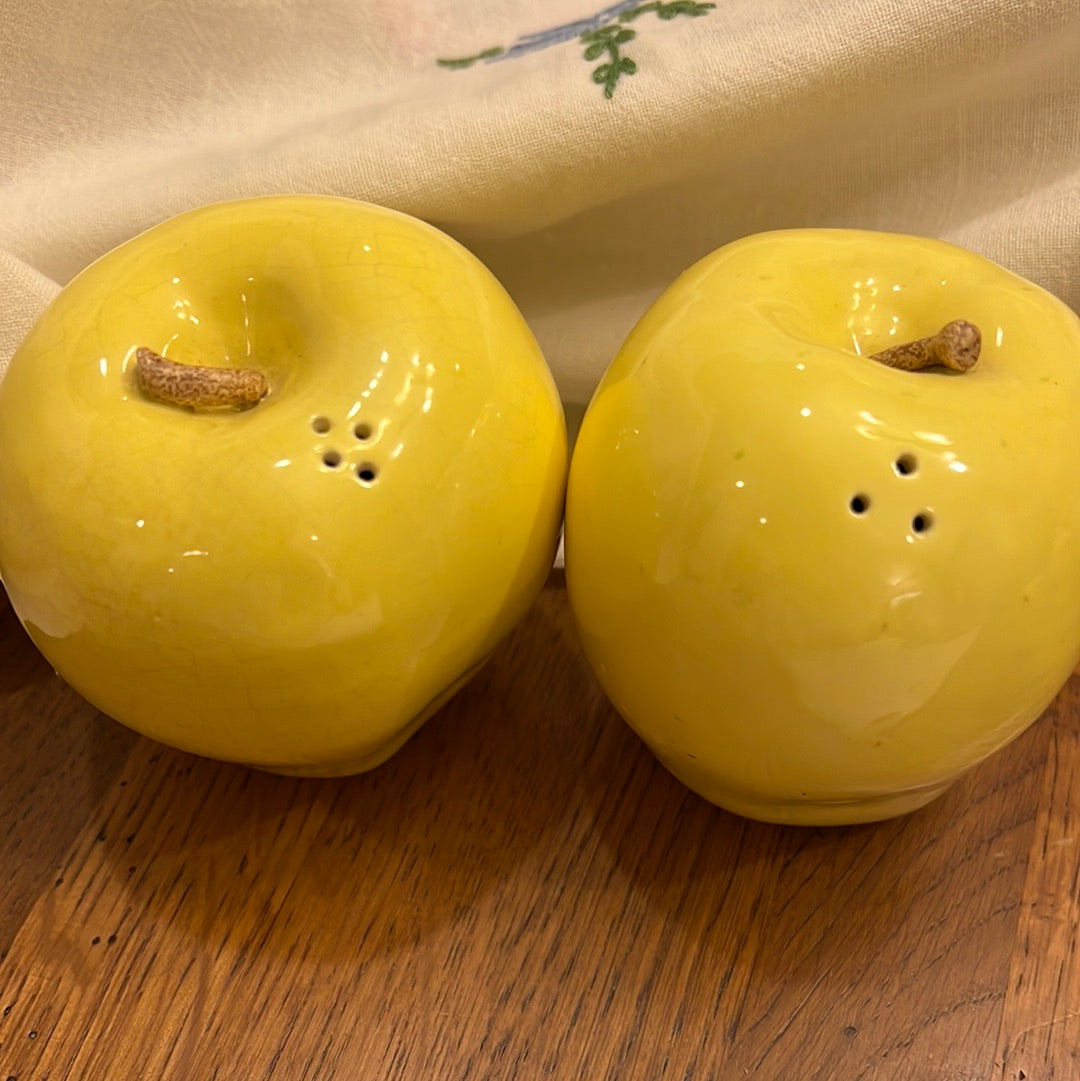Vtg Ceramic Yellow Apple S&P Shakers