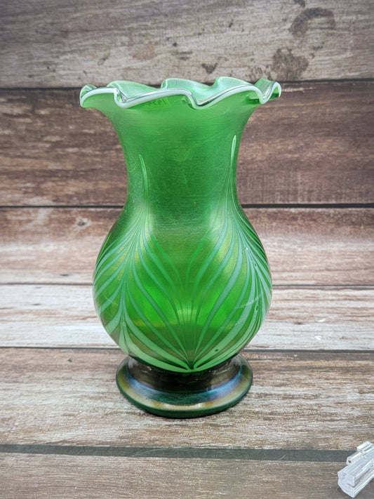 Green pulled feather art glass vase